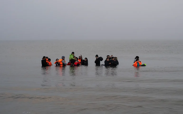 Quatro migrantes morrem afogados ao tentar chegar ao Reino Unido pelo Canal da Mancha