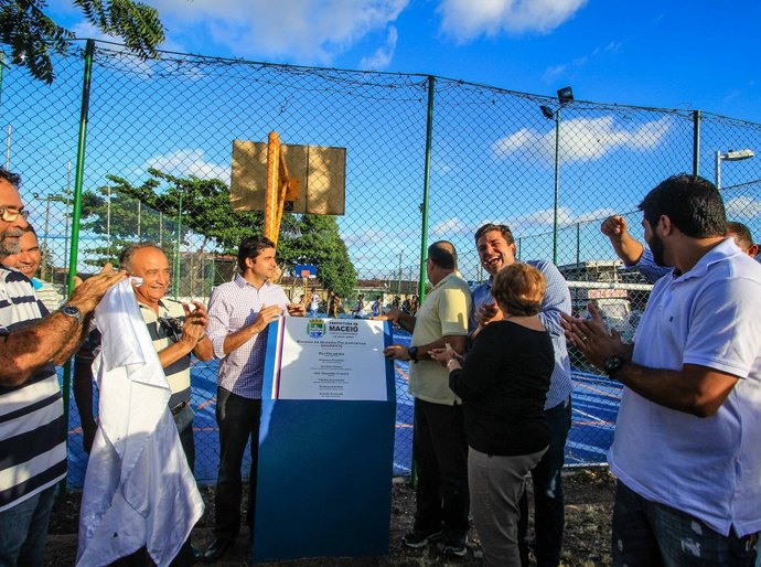João Sampaio I: Rui inaugura quadra e autoriza obras em creche