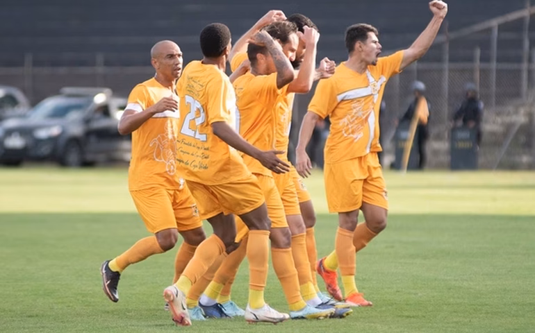 Após demitir treinador no intervalo, Brasiliense vence na Série D sob  comando do médico do clube