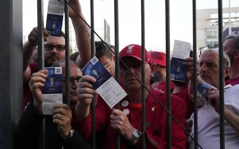 Autoridades francesas culpam ingleses sem ingresso por desordem na final da Liga