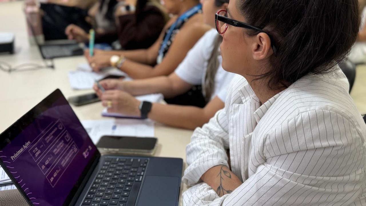 Alagoas Lilás: comitê gestor debate expansão da política de atendimento às mulheres