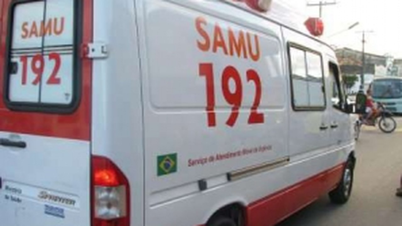 Populares apedrejam homem acusado de esfaquear mulher