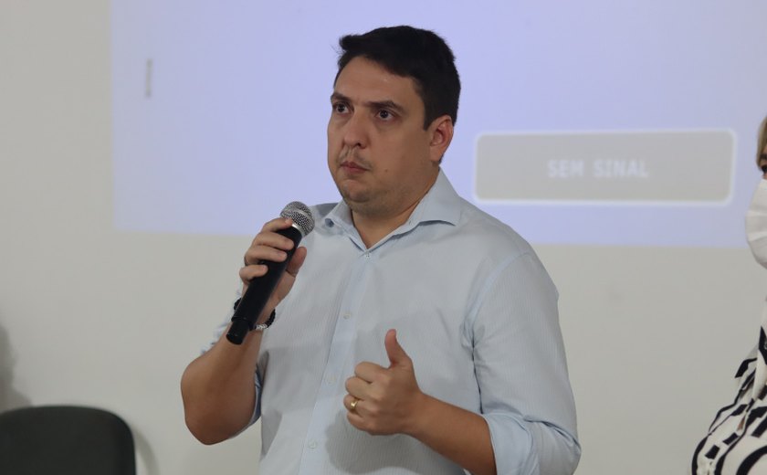 Secretário de Educação dialoga com corpo corpo técnico e coordenadores sobre avanços para área