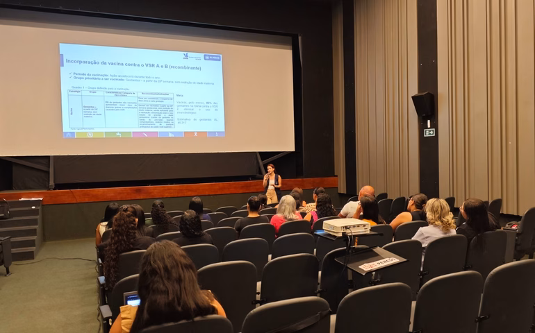 Prefeitura de Penedo orienta profissionais de enfermagem sobre vacina contra a bronquiolite