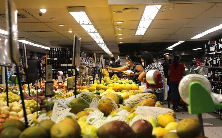 Oito dos 9 grupos pesquisados tiveram alta de preços no IPCA-15 de março