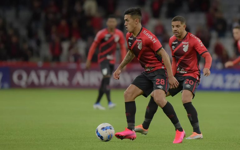 Athletico joga mal e empata com Cuiabá mesmo com um jogador a mais em Curitiba