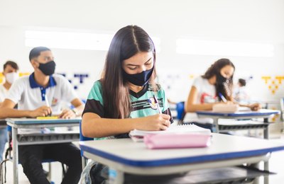 Educação regulamenta retorno 100% presencial para turmas da rede estadual avaliadas pela prova SAEB