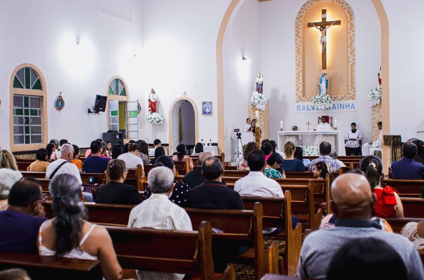 Missa e início de tradicional feira livre marcam o sábado da Romaria de Frei Damião