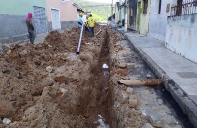 Governo e Casal renovam rede de abastecimento de água de mais de 800 casas no Sertão