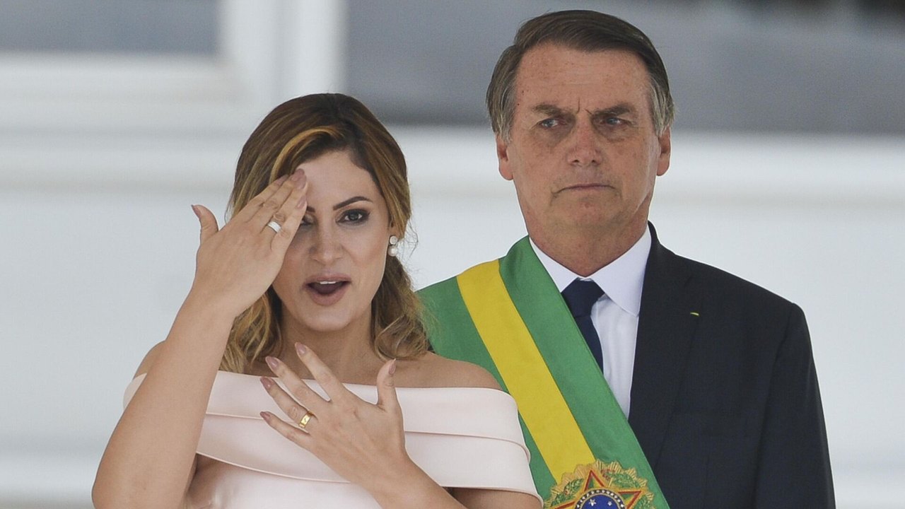 Michelle Bolsonaro afirma em vídeo que foi humilhada por Flávio Bolsonaro
