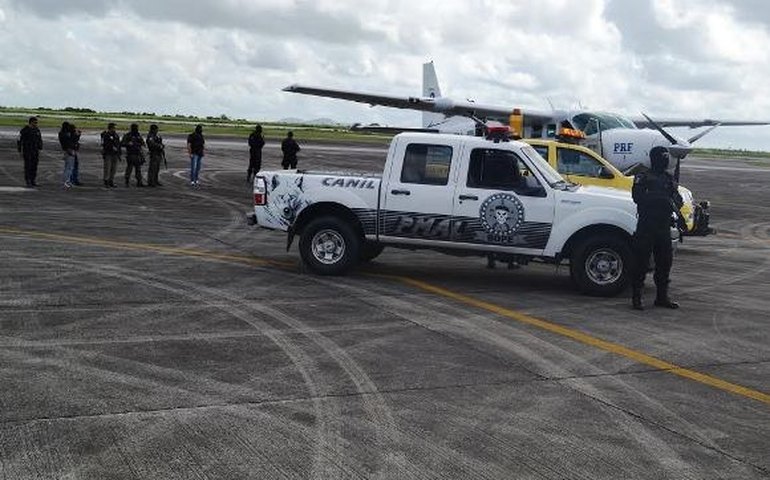 Defesa Social conduz transferência de presos para presídio federal