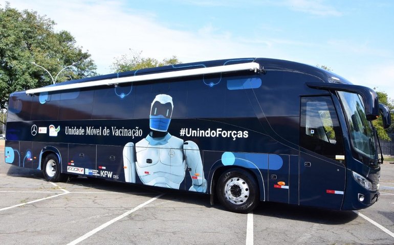 Ônibus da vacina vai iniciar imunização do público com 53 anos contra a covid-19