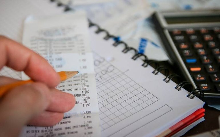 Contas de começo de ano podem até triplicar os gastos do mês de janeiro