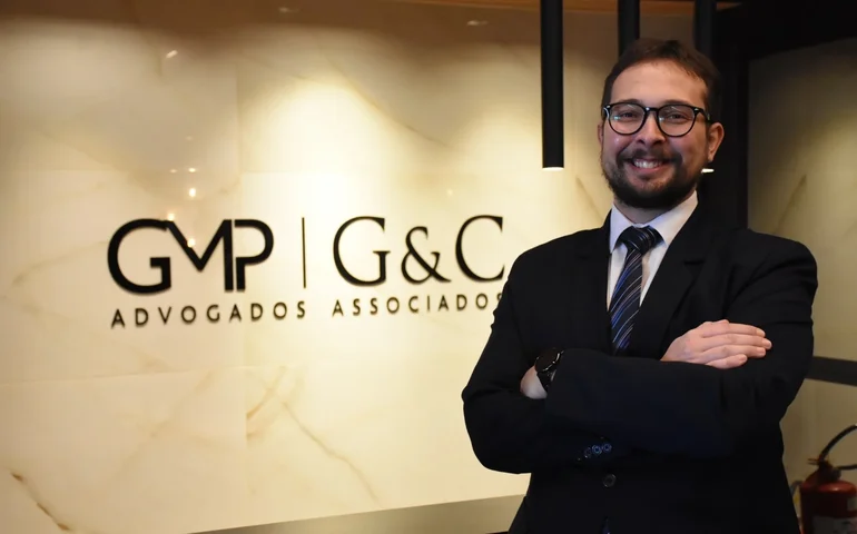 O apito e o preconceito: por que o machismo no futebol exige mais que notas de repúdio