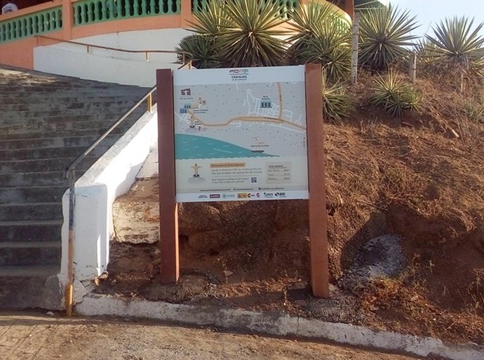 Prefeitura de Pão de Açúcar fixa placa como sinalização turística para o Cristo Redentor
