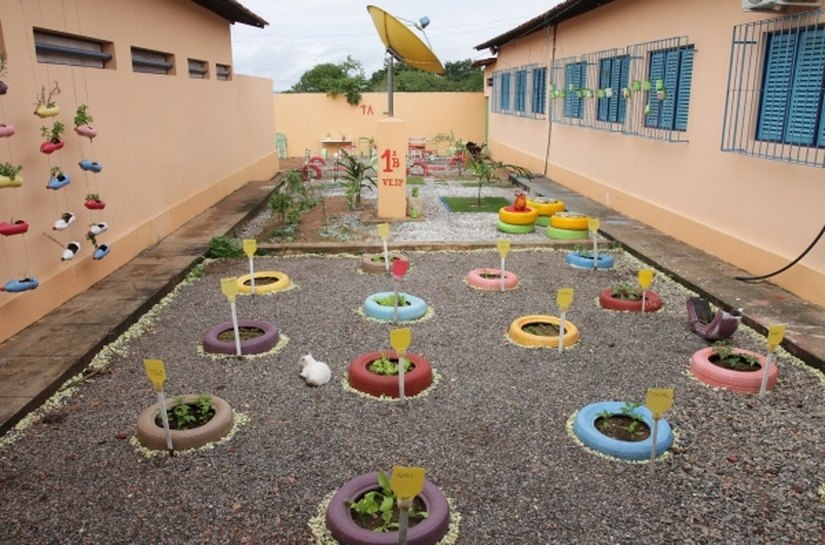Projeto paisagístico e horta levam transformação à escola de Craíbas