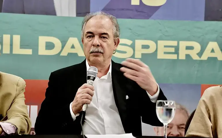 Mercadante defende desenvolvimento de inteligência artificial própria no Brasil