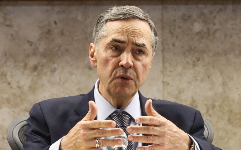 Barroso defende voto distrital misto e diz que Brasil está maduro para mudar sistema eleitoral