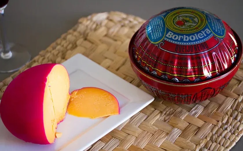 Homem é preso ao tentar furtar R$ 1 mil em queijos do reino em supermercado de Maceió