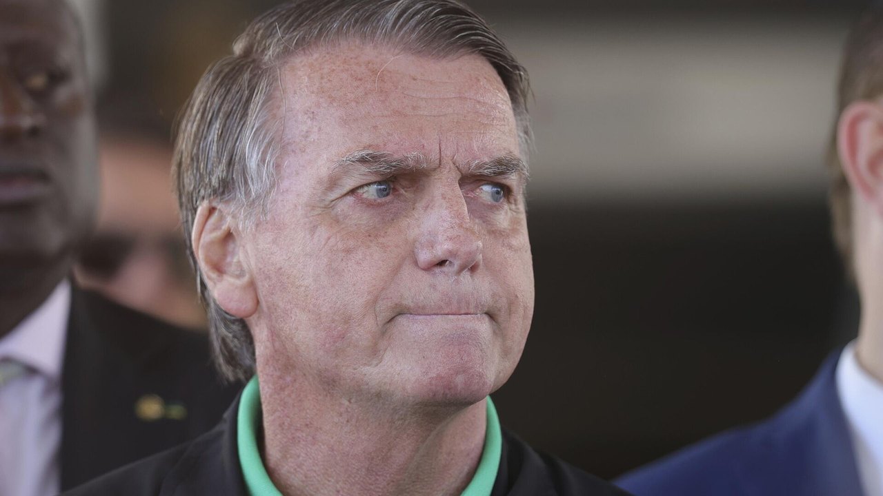 Bolsonaro vai à Câmara dos Deputados e chama uso de tornozeleira de 'símbolo da máxima humilhação'