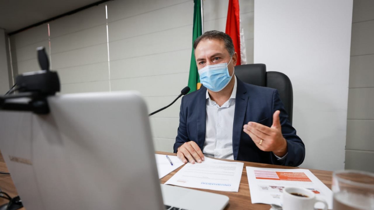 Renan Filho apresenta ações do Vida Nova nas Grotas em conferência internacional