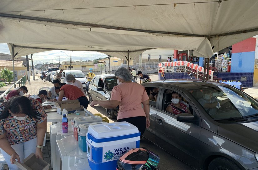 Palmeira adere ao drive thru e primeiro dia é sucesso na vacina contra a Covid-19