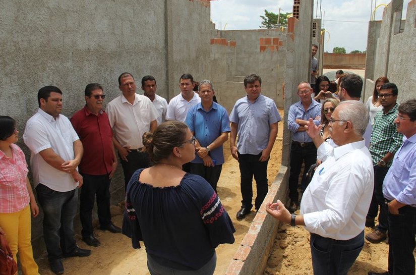 Teófilo realiza visita técnica a obras com secretários e vereadores de Arapiraca