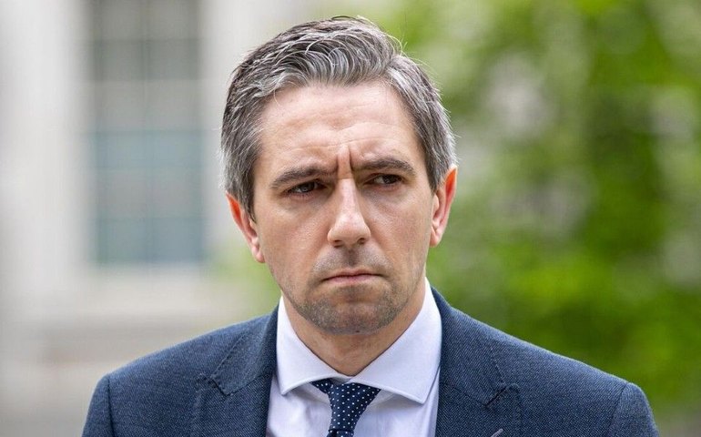 Irlanda: Simon Harris é eleito premiê aos 37 anos, o mais jovem a ocupar cargo