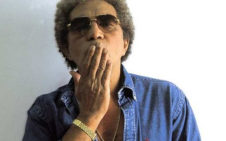 Morre cantor Reginaldo Rossi aos 69 anos de câncer no pulmão