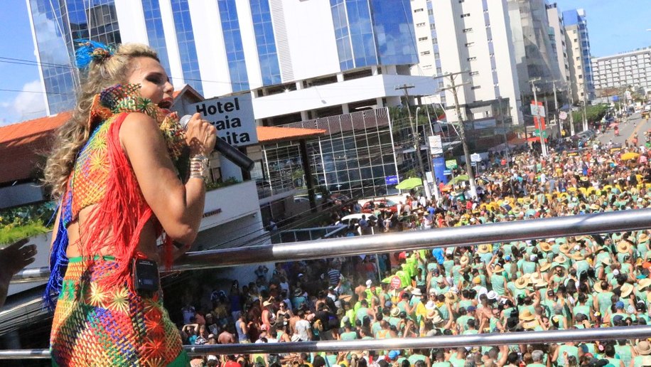 ViVa carnaVal, caVeira na aVenida