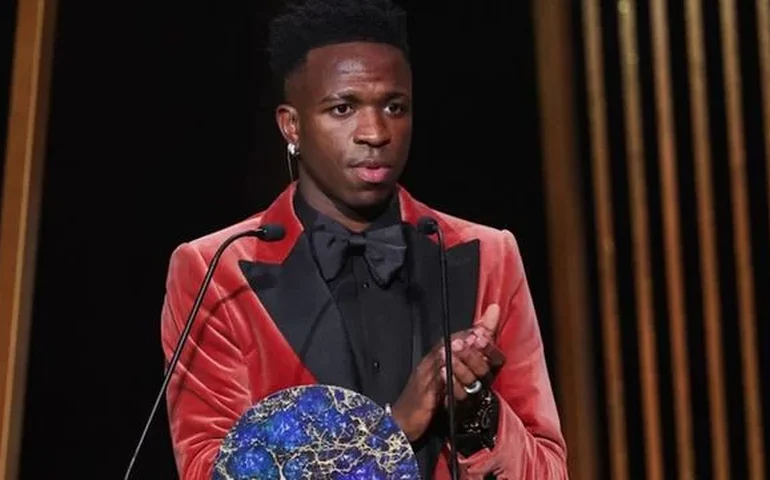 Liga espanhola vai denunciar atos racistas contra Vini Jr em jogo do Atlético de Madrid