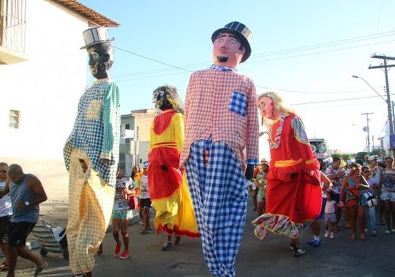 Maceió: Bonecos da Cidade mantém vivo o carnaval de rua da Ponta da Terra