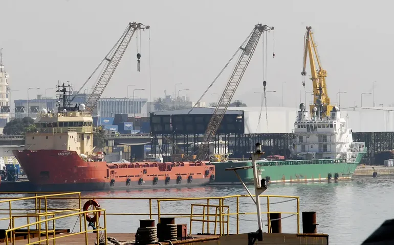 Balança comercial tem superávit mais baixo para março desde 2020