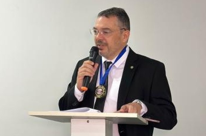 Conselheiro Rodrigo Siqueira é homenageado com Comenda Desembargador Antônio Sapucaia da Silva