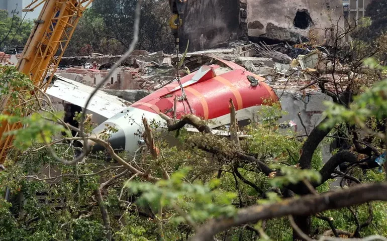 Inquérito sobre voo da Air India se volta contra comandante
