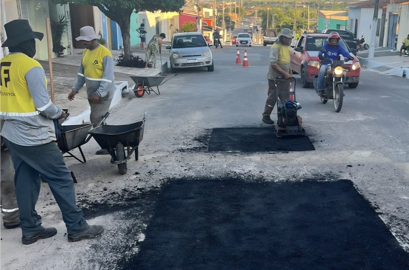 Prefeitura de Arapiraca intensifica operação tapa-buracos e serviços de recuperação viária