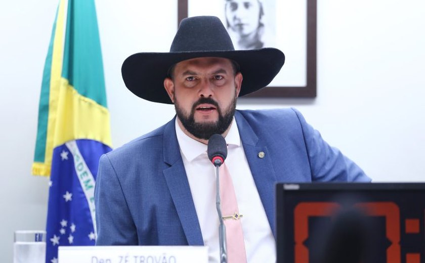 Projeto cria linha de crédito para caminhoneiro autônomo pagar IPVA e seguros
