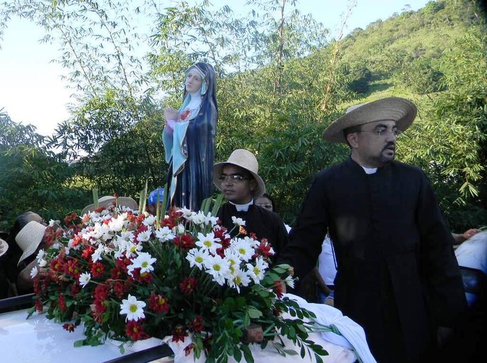 União: católicos celebram dia de pentecostes com grande romaria