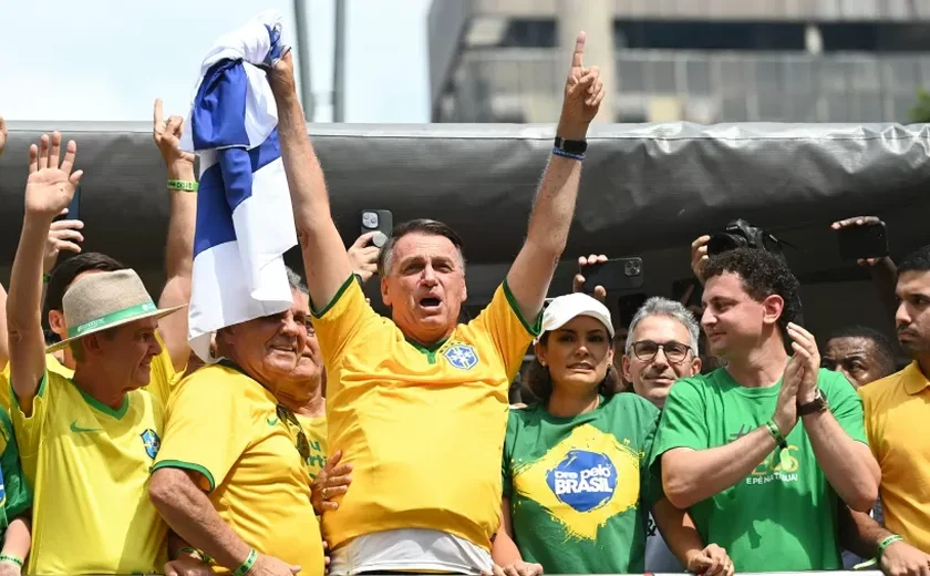 Governadores e senadores participam de ato em apoio a Bolsonaro no Rio de Janeiro