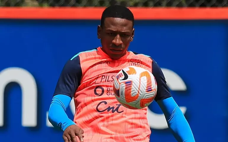 Milan anuncia contratação de equatoriano Pervis Estupiñán