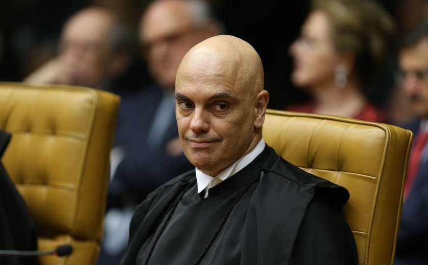Moraes manda PF aprofundar investigação sobre fraude em cartão de vacina de Bolsonaro