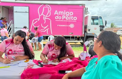 Com caminhão Amigo do Peito e diversas ações, Saúde de Branquinha inicia Outubro Rosa