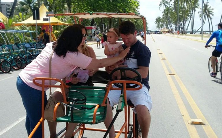 Maceió Rosa: unidade de saúde promove ações de prevenção