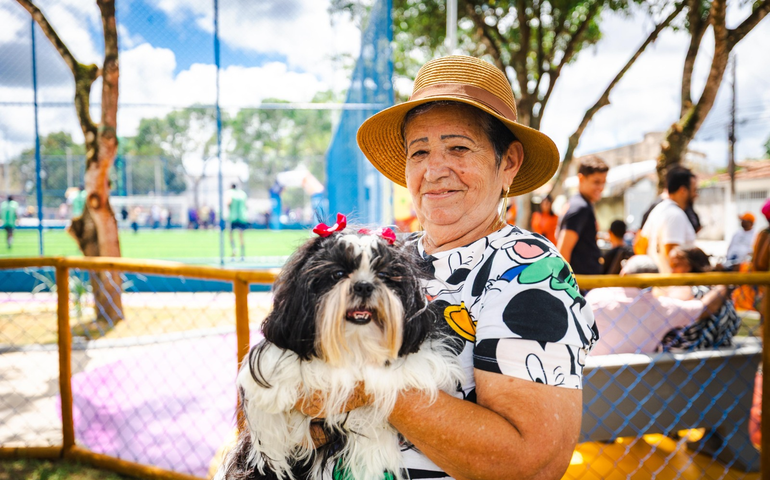 Gestão JHC realiza sonho de moradores com Areninha e praça no Eustáquio Gomes