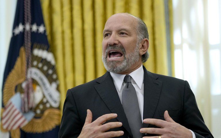 Secretário dos EUA admite isenção de tarifa para produtos como café e manga, mas sem citar o Brasil