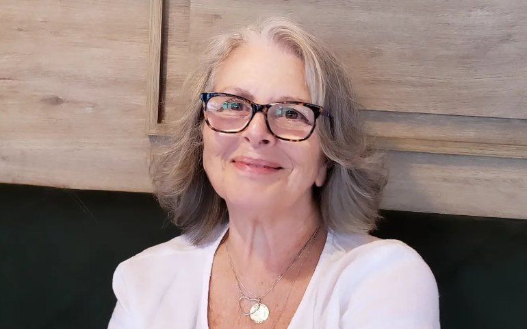 Perto dos 80 anos, Irene Ravache diz que é transgressor não fazer intervenções estéticas: 'Não mexi no meu rosto'  