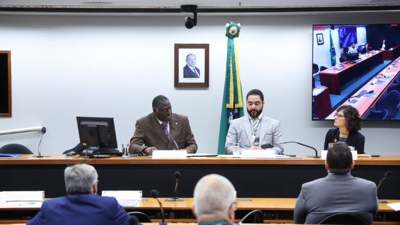 Participantes de seminário defendem inclusão digital e escuta das comunidades para reurbanização de favelas