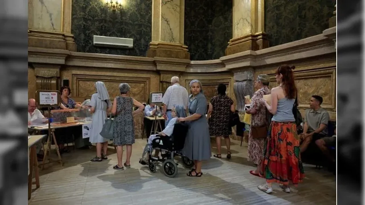 Nas primeiras horas de votação, comparecimento de espanhóis às urnas supera 40%