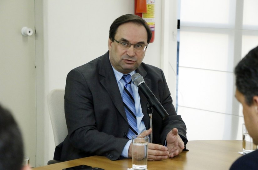 Secretário Luciano Barbosa diz que Projeto Escola Livre é impraticável