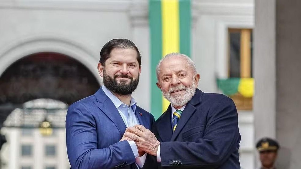 Gabriel Boric celebra vitória de Lula e exalta compromisso com a humanidade